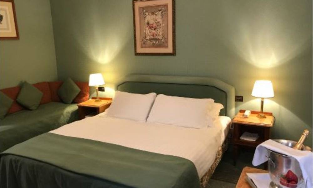 Chambre triple Hôtel Mecenate Palace Rome Chambre triple Hôtel Mecenate Palace Rome