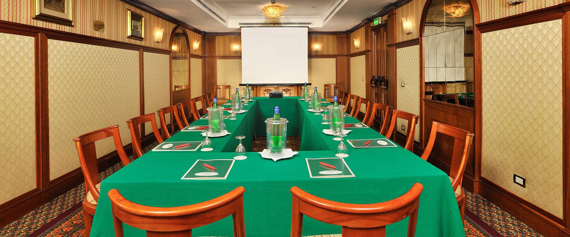 SALLE DE RÉUNION LIBERIANA Mecenate Palace Hotel Rome SALLE DE RÉUNION LIBERIANA Mecenate Palace Hotel Rome