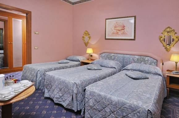 Chambre triple Hôtel Mecenate Palace Rome Chambre triple Hôtel Mecenate Palace Rome